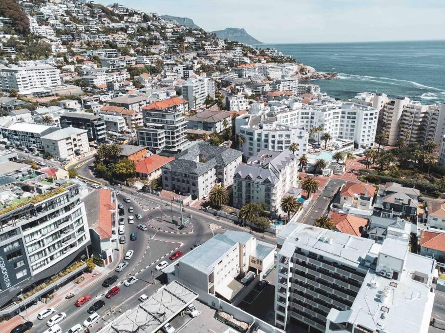 Cozy One-Bedroom In The Heart Of Sea Point ケープタウン エクステリア 写真