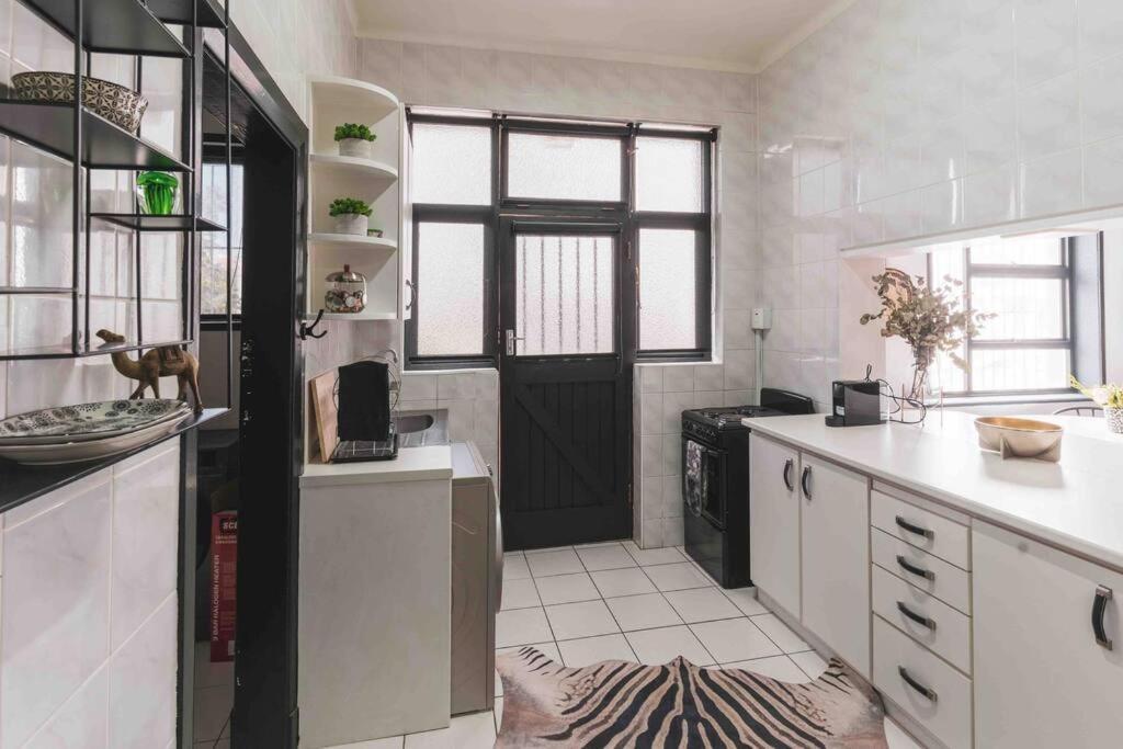 Cozy One-Bedroom In The Heart Of Sea Point ケープタウン エクステリア 写真
