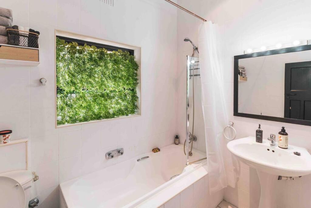 Cozy One-Bedroom In The Heart Of Sea Point ケープタウン エクステリア 写真